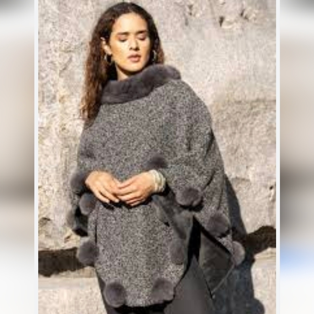 SAACHI Poncho One Size Pom Pom Faux Fur Collar One Size